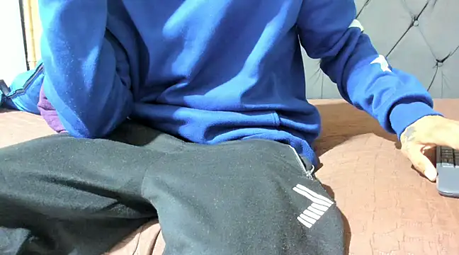 Snapshot of guyeifmaxiro chatting on 02-23-25, 12:08 guyeifmaxiro online show from 02-23-25, 12:08