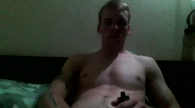 Snapshot of Novinho_pica_rosa chatting on 02-04-25, 03:00 Novinho pica rosa online show from 02-04-25, 03:00