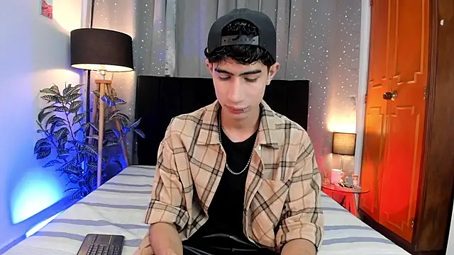 NovaaWheler online show from 02-06-25, 04:42