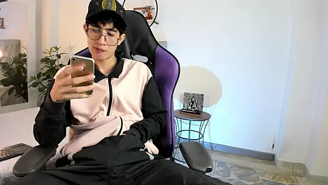 NovaaWheler online show from 02-20-25, 04:07