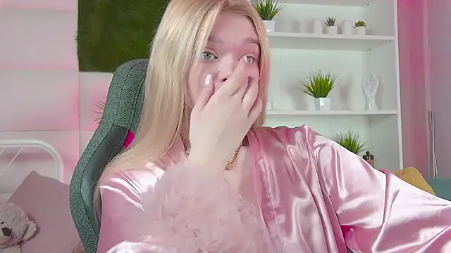 AdeleCartier online show from 03-09-25, 03:54