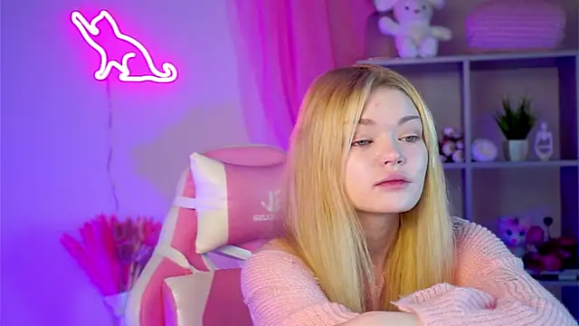 AdeleCartier online show from 03-22-25, 02:37