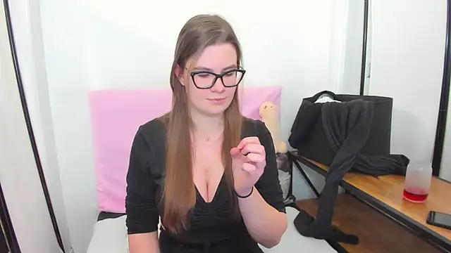 Snapshot of CarolineFlirt chatting on 02-19-26, 03:41 CarolineFlirt online show from 02-19-26, 03:41