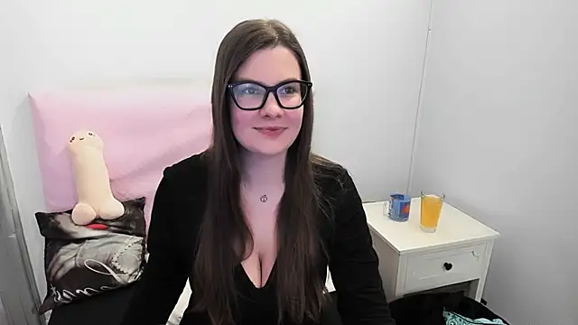 Snapshot of CarolineFlirt chatting on 03-12-26, 03:18 CarolineFlirt online show from 03-12-26, 03:18