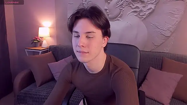 Snapshot of AdrianoAubert chatting on 03-09-25, 10:30 AdrianoAubert online show from 03-09-25, 10:30