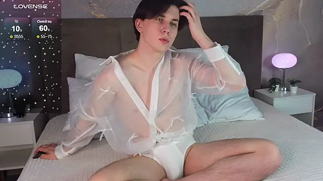 Snapshot of AdrianoAubert chatting on 03-22-25, 07:15 AdrianoAubert online show from 03-22-25, 07:15