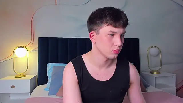 Snapshot of AdrianoAubert chatting on 09-12-25, 03:06 AdrianoAubert online show from 09-12-25, 03:06