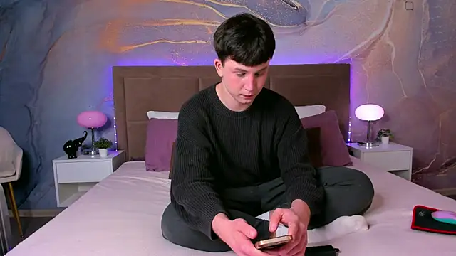 Snapshot of AdrianoAubert chatting on 09-19-25, 03:08 AdrianoAubert online show from 09-19-25, 03:08