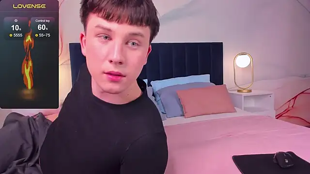 Snapshot of AdrianoAubert chatting on 09-20-25, 10:27 AdrianoAubert online show from 09-20-25, 10:27