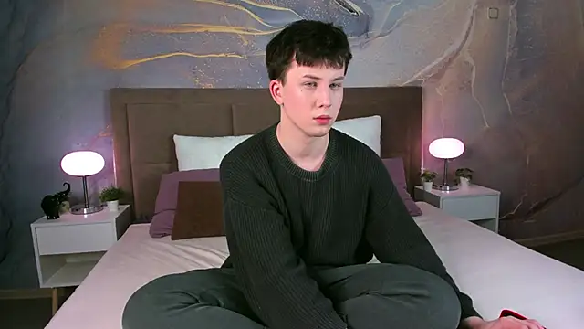 Snapshot of AdrianoAubert chatting on 09-26-25, 03:10 AdrianoAubert online show from 09-26-25, 03:10