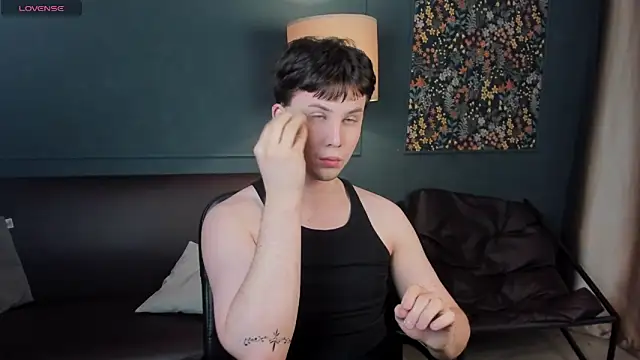 Snapshot of AdrianoAubert chatting on 10-02-25, 03:24 AdrianoAubert online show from 10-02-25, 03:24