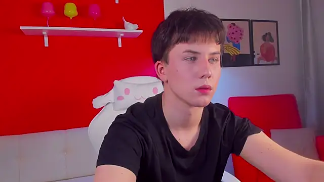 Snapshot of AdrianoAubert chatting on 10-09-25, 10:02 AdrianoAubert online show from 10-09-25, 10:02