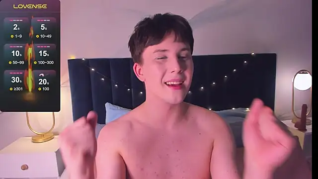 Snapshot of AdrianoAubert chatting on 10-11-25, 03:21 AdrianoAubert online show from 10-11-25, 03:21