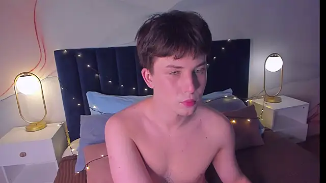 Snapshot of AdrianoAubert chatting on 10-12-25, 03:27 AdrianoAubert online show from 10-12-25, 03:27