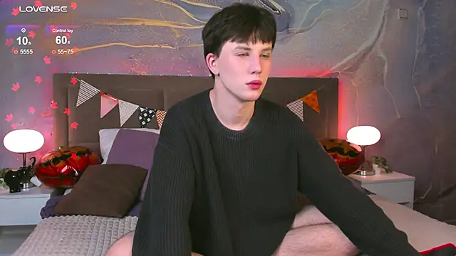 Snapshot of AdrianoAubert chatting on 10-24-25, 03:25 AdrianoAubert online show from 10-24-25, 03:25