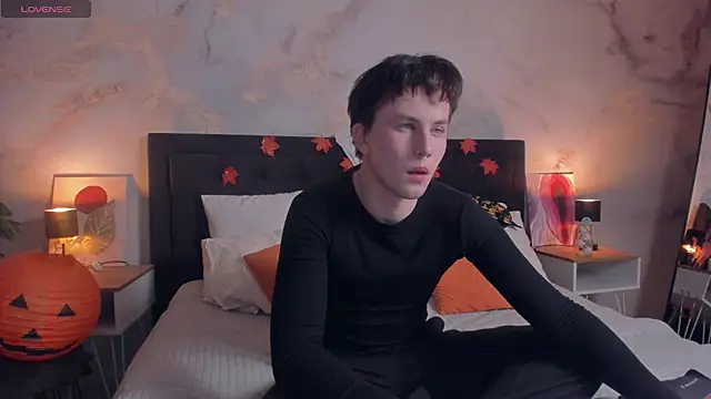 Snapshot of AdrianoAubert chatting on 10-27-25, 04:05 AdrianoAubert online show from 10-27-25, 04:05