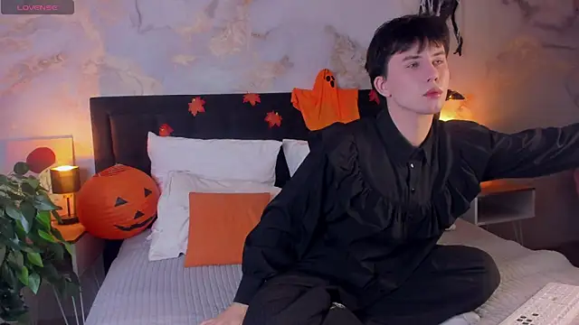 Snapshot of AdrianoAubert chatting on 11-06-25, 03:07 AdrianoAubert online show from 11-06-25, 03:07