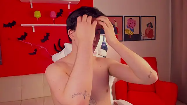 Snapshot of AdrianoAubert chatting on 11-08-25, 06:02 AdrianoAubert online show from 11-08-25, 06:02