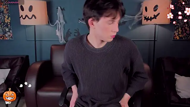 Snapshot of AdrianoAubert chatting on 11-09-25, 03:27 AdrianoAubert online show from 11-09-25, 03:27