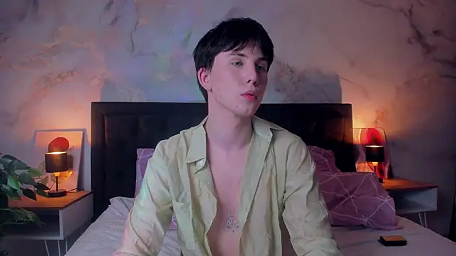 Snapshot of AdrianoAubert chatting on 11-15-25, 03:52 AdrianoAubert online show from 11-15-25, 03:52