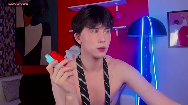 Snapshot of AdrianoAubert chatting on 12-04-25, 10:35 AdrianoAubert online show from 12-04-25, 10:35