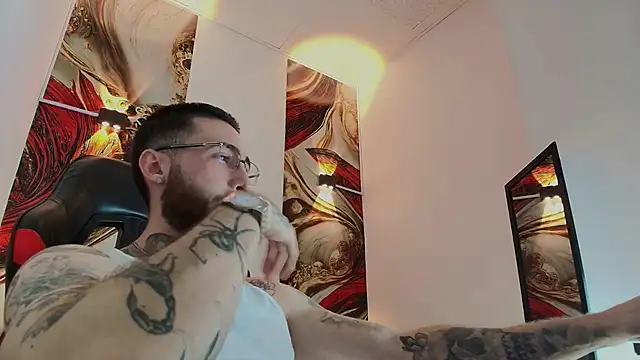 Luke davis01 online show from 11-28-25, 01:14