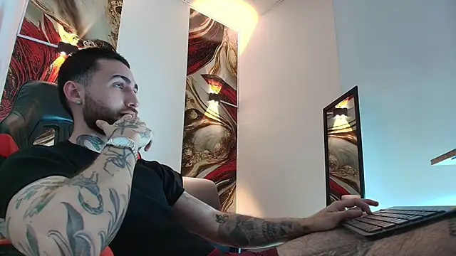 Snapshot of Luke_davis01 chatting on 12-22-25, 01:19 Luke davis01 online show from 12-22-25, 01:19