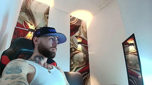 Snapshot of Luke_davis01 chatting on 01-15-26, 01:05 Luke davis01 online show from 01-15-26, 01:05