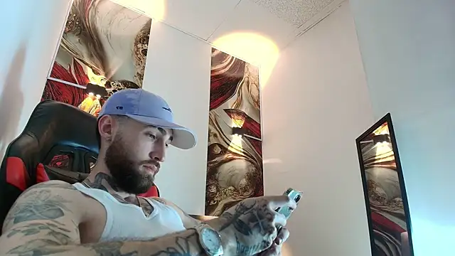 Snapshot of Luke_davis01 chatting on 01-16-26, 01:04 Luke davis01 online show from 01-16-26, 01:04