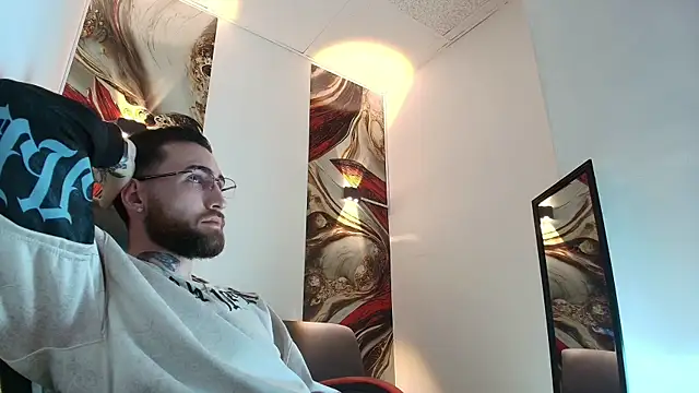 Snapshot of Luke_davis01 chatting on 01-17-26, 01:16 Luke davis01 online show from 01-17-26, 01:16