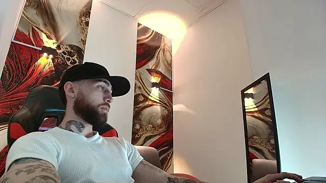 Snapshot of Luke_davis01 chatting on 02-02-26, 01:21 Luke davis01 online show from 02-02-26, 01:21