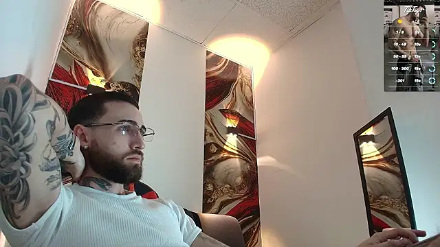 Snapshot of Luke_davis01 chatting on 02-09-26, 01:04 Luke davis01 online show from 02-09-26, 01:04