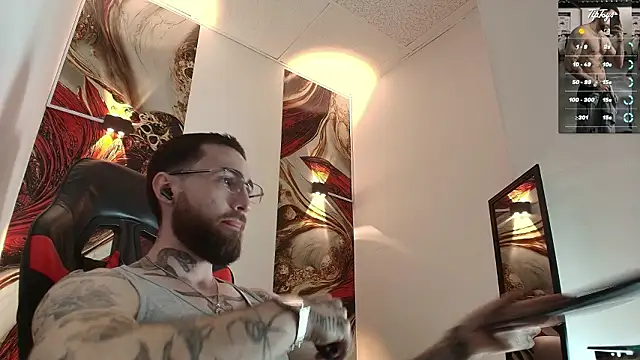 Snapshot of Luke_davis01 chatting on 02-11-26, 12:54 Luke davis01 online show from 02-11-26, 12:54