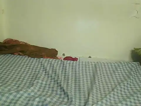 Snapshot of SweetLeona chatting on 10-13-25, 04:56 SweetLeona online show from 10-13-25, 04:56