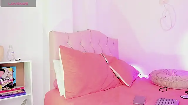 Snapshot of VictoriaBlackfire chatting on 11-22-25, 01:04 VictoriaBlackfire online show from 11-22-25, 01:04