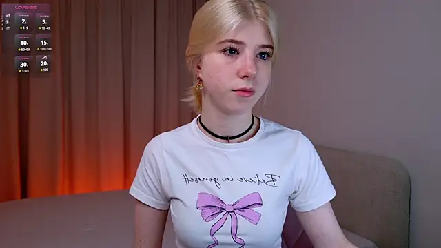 Snapshot of Bella_amory chatting on 07-13-26, 08:11 Bella amory online show from 07-13-26, 08:11