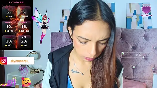Snapshot of Skye_Moore chatting on 10-03-25, 12:13 Skye Moore online show from 10-03-25, 12:13