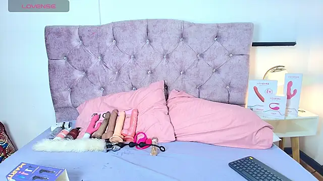 Skye Moore online show from 11-05-25, 07:14