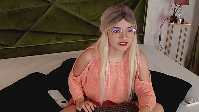Snapshot of NataliaNovak chatting on 03-17-25, 01:08 NataliaNovak online show from 03-17-25, 01:08