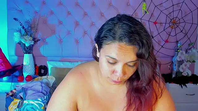 KourtneyEvans online show from 10-28-25, 04:53