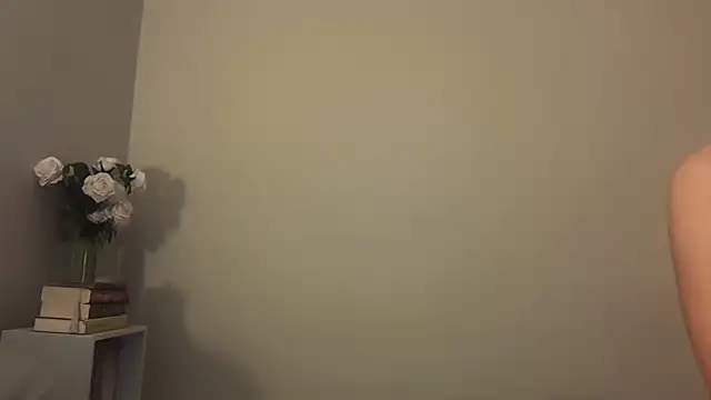 Snapshot of skyejde chatting on 12-21-25, 10:28 skyejde online show from 12-21-25, 10:28