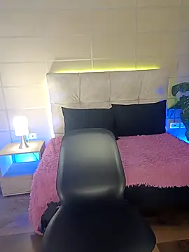  michonne  online show from 11-28-25, 09:06