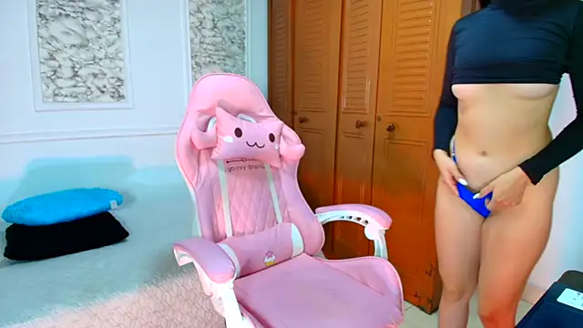 Danella houston online show from 11-19-25, 01:00