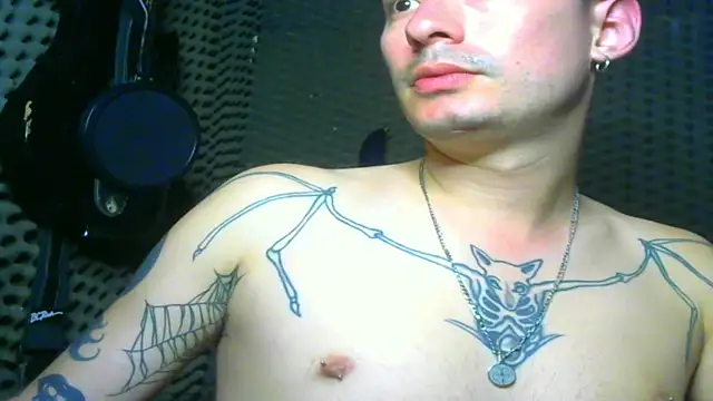 Snapshot of vampireathome chatting on 03-19-25, 04:03 vampireathome online show from 03-19-25, 04:03