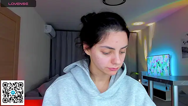 EmiliaZen online show from 04-10-26, 04:33