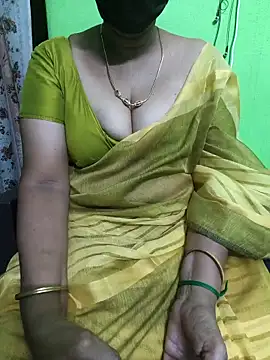 Snapshot of niiveditha chatting on 03-18-25, 10:03 niiveditha online show from 03-18-25, 10:03