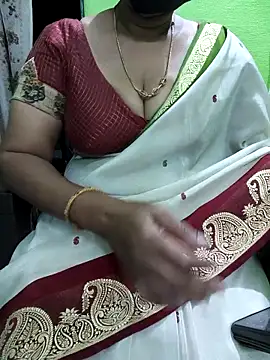 Snapshot of niiveditha chatting on 10-08-25, 02:36 niiveditha online show from 10-08-25, 02:36