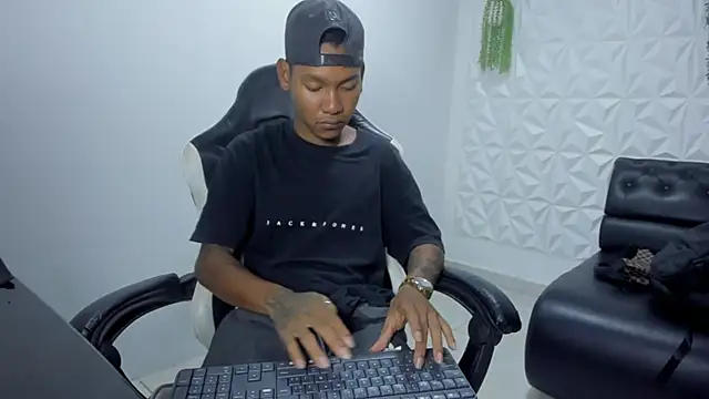 Snapshot of blackdirty420 chatting on 01-08-26, 06:54 blackdirty420 online show from 01-08-26, 06:54