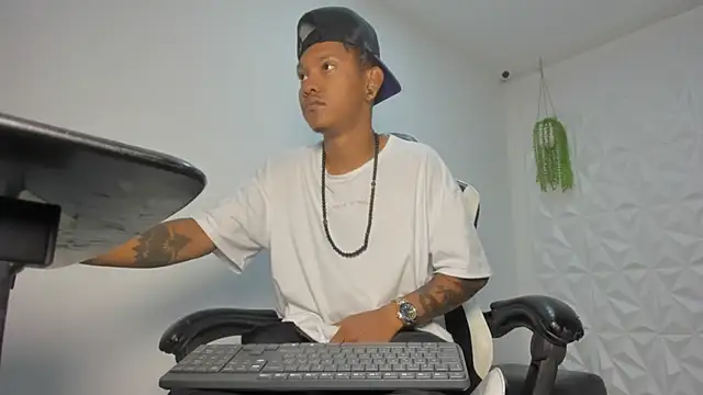 Snapshot of blackdirty420 chatting on 01-15-26, 01:48 blackdirty420 online show from 01-15-26, 01:48