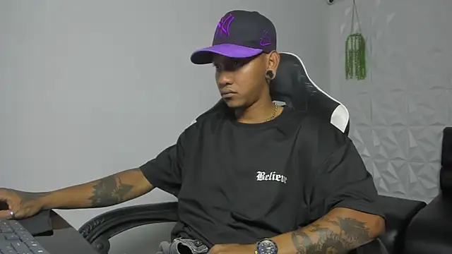 Snapshot of blackdirty420 chatting on 02-14-26, 02:47 blackdirty420 online show from 02-14-26, 02:47